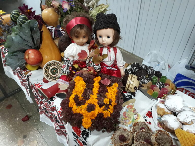 Осіння композиція "Дари осені" та благодійна ярмарка