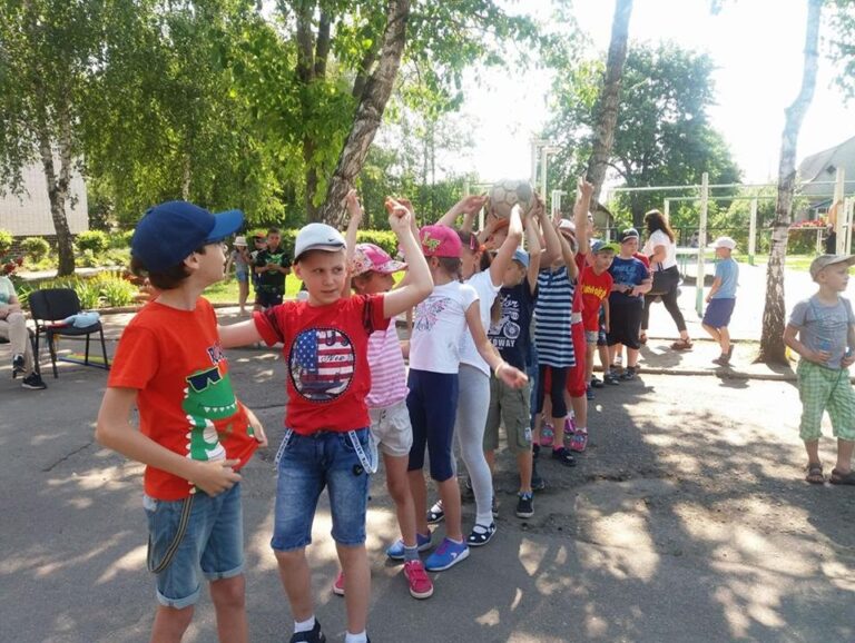 Другий день у пришкільному таборі "Світанок"