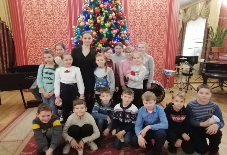 Веселі канікули у новорічному калейдоскопі БНВО ЗОШ №15-ДЮСОК 3 Веселі канікули у новорічному калейдоскопі БНВО ЗОШ №15-ДЮСОК