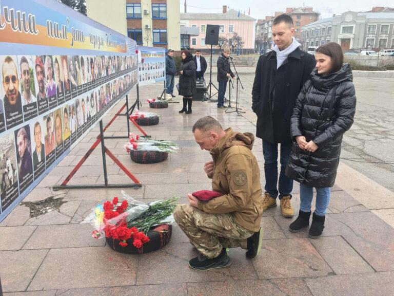 І зупинилось серце молоде, щоб вічно билось серце України